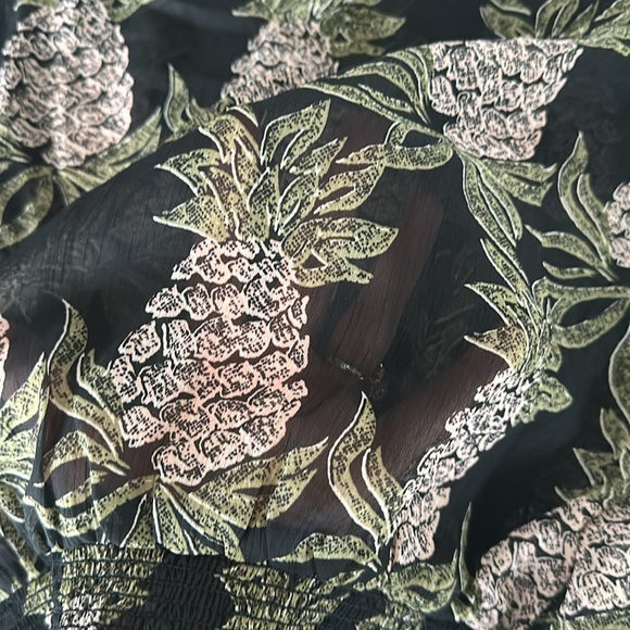 4/$20 H&M Black Pineapple semi sheer Smocked Long-sleeve Top Size 2 XS - Picture 3 of 6